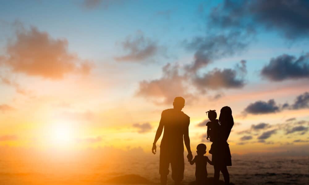 Los angeles Divorce Lawyers portrayed by a California family on the beach at sunset